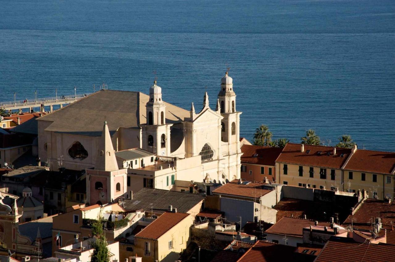 Cipriani 5 Rivieraholiday Пьетра-Лигуре Экстерьер фото