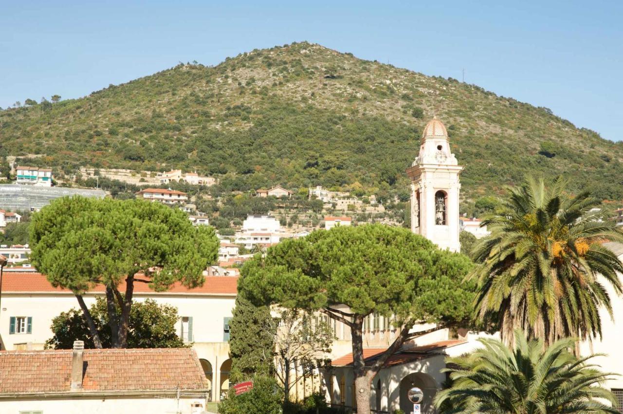 Cipriani 5 Rivieraholiday Пьетра-Лигуре Экстерьер фото