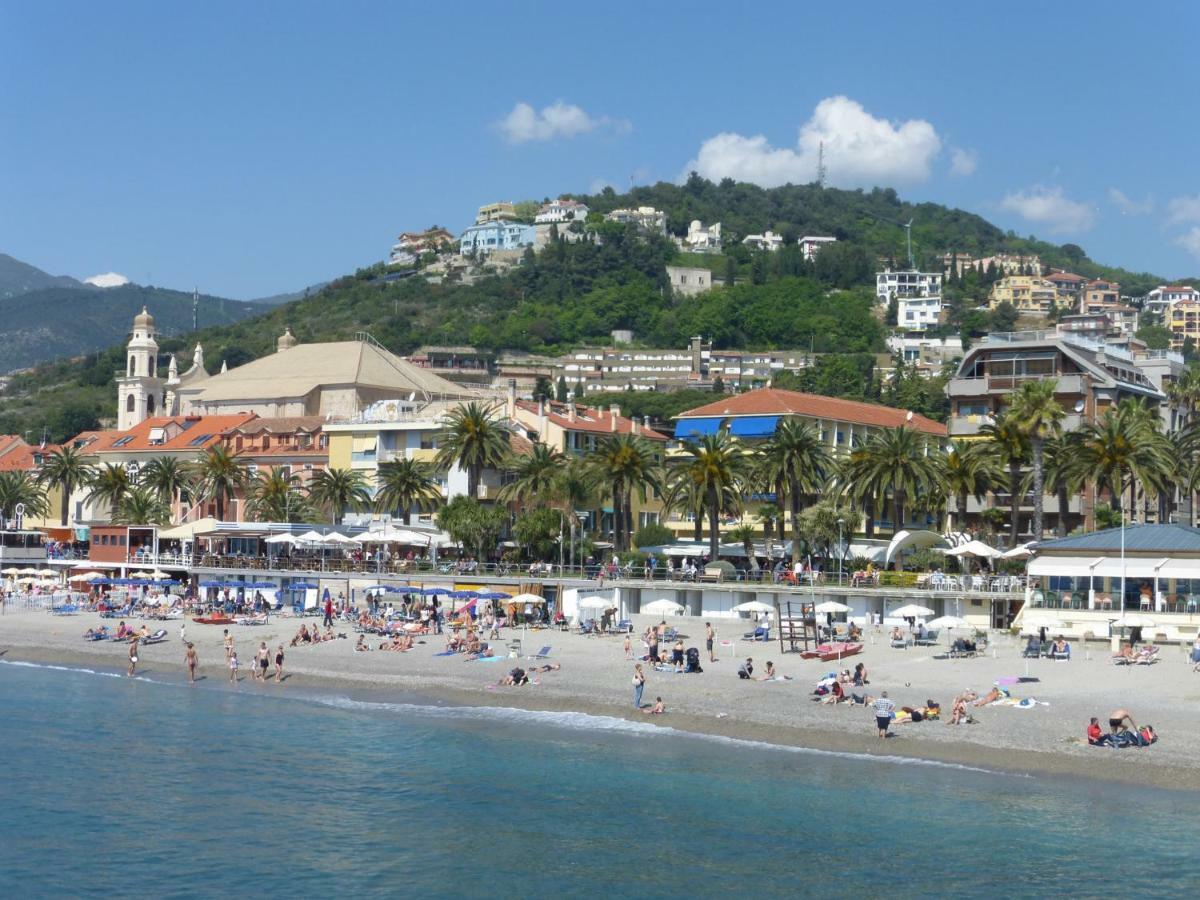 Cipriani 5 Rivieraholiday Пьетра-Лигуре Экстерьер фото